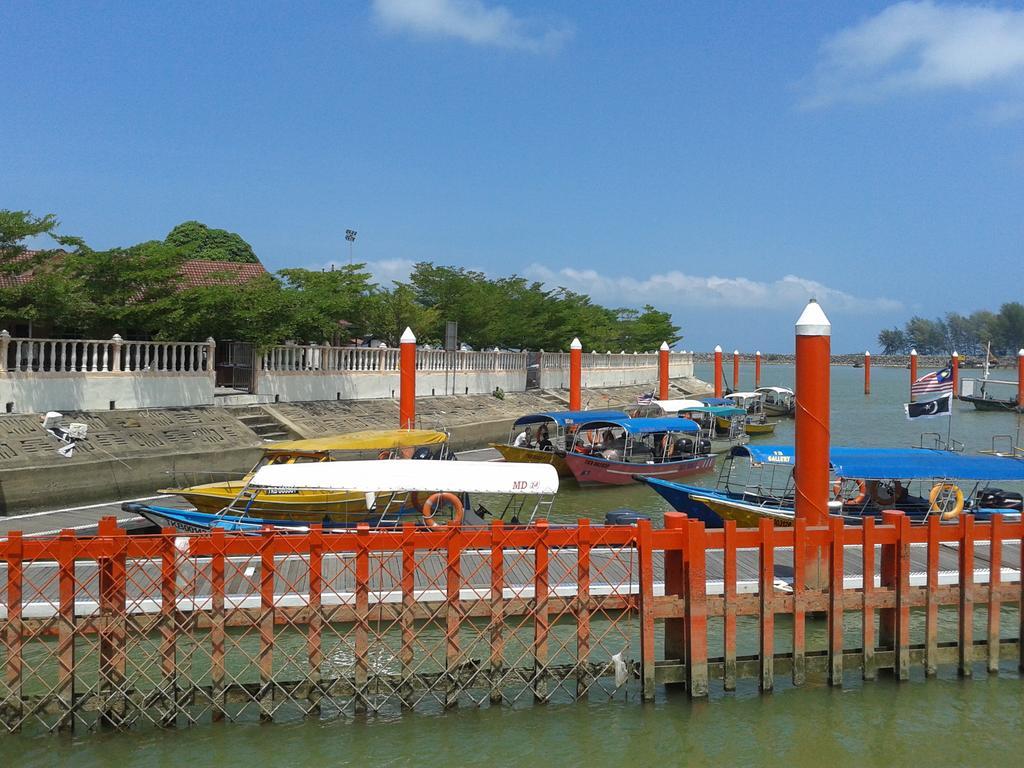 Iz Budget Kampung Kuala Besut Luaran gambar