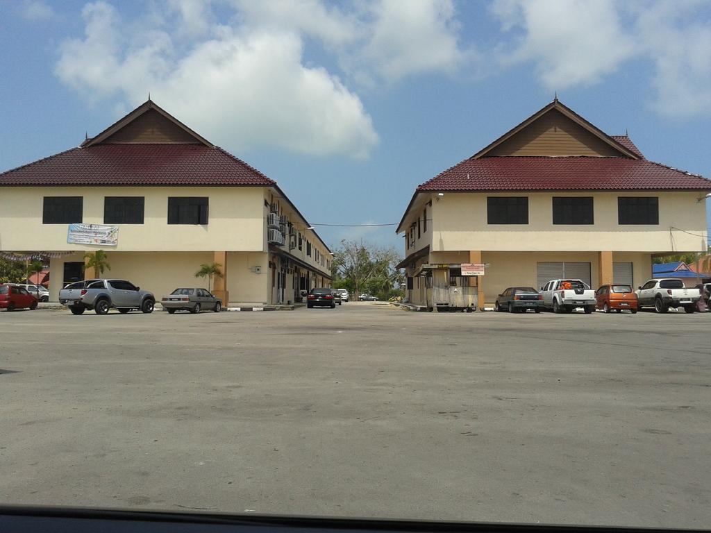 Iz Budget Kampung Kuala Besut Luaran gambar